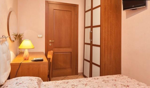 Saint Peter Holiday Rome Room photo